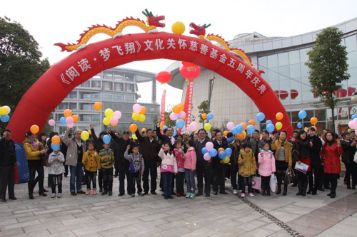 梦飞翔文化关怀慈善基金梁伟明理事长在香港小学工作了二十多年,曾有