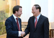 @225GPXù`zwU_|
