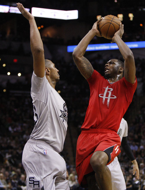 ����ʱ��12��25�գ��������Ա��˹���ң��ڱ����н��������գ���2013��2014����NBA�������У���˹�ػ���ӿͳ���111��98սʤʥ����������̶ӡ��»��� �����