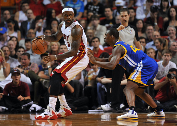 ����ʱ��1��2�գ��Ȼ����Աղķ˹�����ڱ����п��򡣵��գ���2013��2014����NBA�������У��������Ȼ��������114��123���н�����ʿ�ӡ� �»��緢