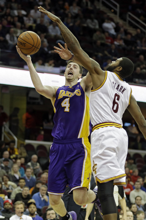 ����ʱ��2��5�գ����˶���Ա���������ڱ�����������    ���գ���2013��2014����NBA�������У���ɼ�����˶���119��108սʤ����������ʿ�ӡ� �»��緢