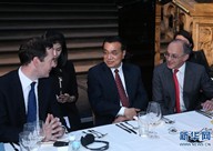 6��17�գ����ǿ��ϯ��Ӣ���̽���ʿ���еĻ�ӭ���粢�´ǡ�