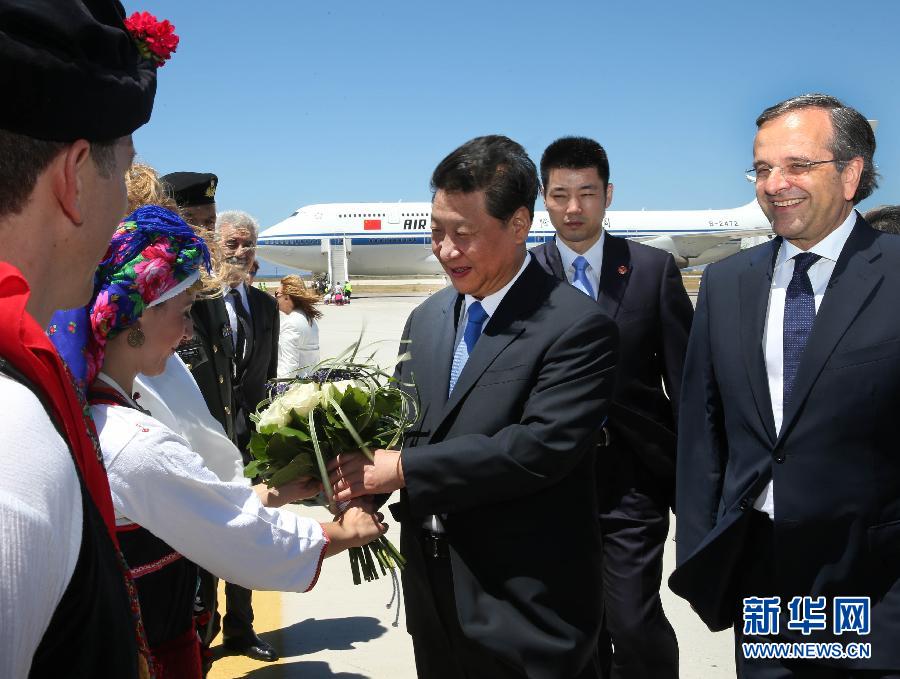 7��13�գ��й�������ϯϰ��ƽ�ִ�ϣ���޵µ�����ǰ��������ϯ��ש�����쵼�˵����λ���������Ĺ����й��·���;�н��м�����ͣ�����ϣ���쵼�ˡ�ϰ��ƽ�ִ��޵µ����Ǹ���˹����ʱ��ϣ������������˹ר�̴��׶��ŵ�����������ӭ���������ŵ��ش�ͳ��װ��ϣ��������ϰ��ƽ�׻��� �»������ �������