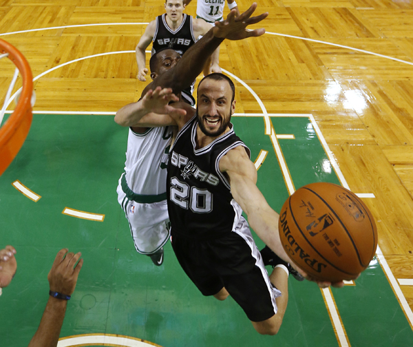 ����ʱ��11��30�գ���2014-2015����NBA�������У�ʥ����������̶ӿͳ���111��89սʤ��ʿ�ٿ������˶ӡ��������̶���Ա��ŵ�������ң��ڱ�����������ͼƬ���»��緢