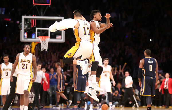 ����ʱ��1��4�գ���2014-2015����NBA�������У���ɼ�����˶�������88��87սʤӡ�ڰ��ɲ����߶ӡ����Ǻ��˶���Ա����������ڱ�������ʱ�������ˡ�����ף���ʤ����ͼƬ���»��緢