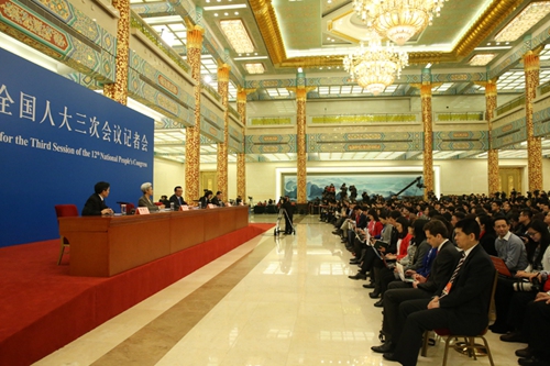 3月15日，國務院總理李克強在北京人民大會堂與中外記者見面，並回答記者提問。 新華社記者劉衛兵攝