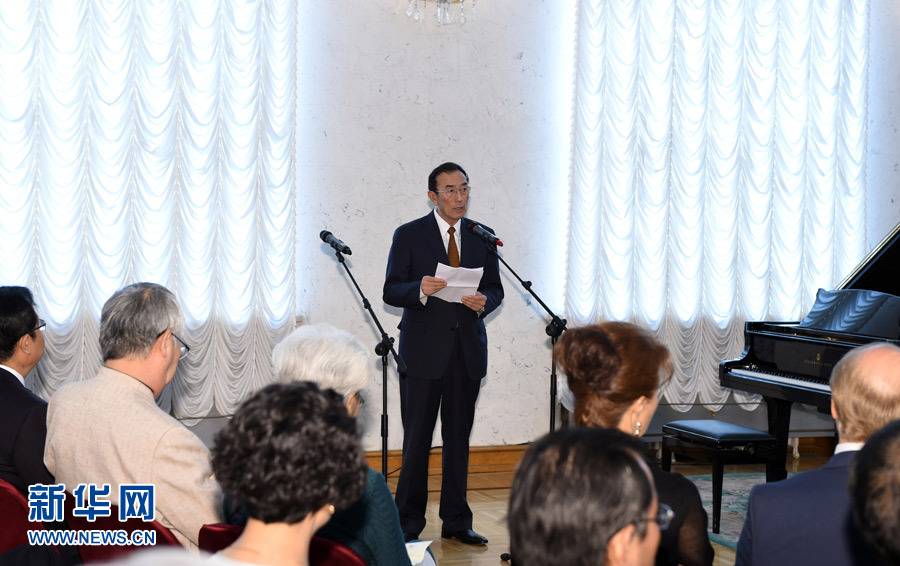  5月5日，全國人大常委會副委員長向巴平措在北京出席俄羅斯駐華使館慶祝衛國戰爭勝利70周年招待會。 新華社記者 謝環馳 攝