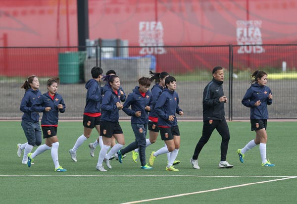 ����ʱ��6��17�գ��й�Ů���Ա�ڽ����Ĵ����½����������������գ��й�Ů���ڼ��ô󰣵��ɶٽ���ѵ������ս�ڵ���ʱ��6��20�ս��е��뿦��¡�ӵ�2015Ů�����籭1/8�������»������������