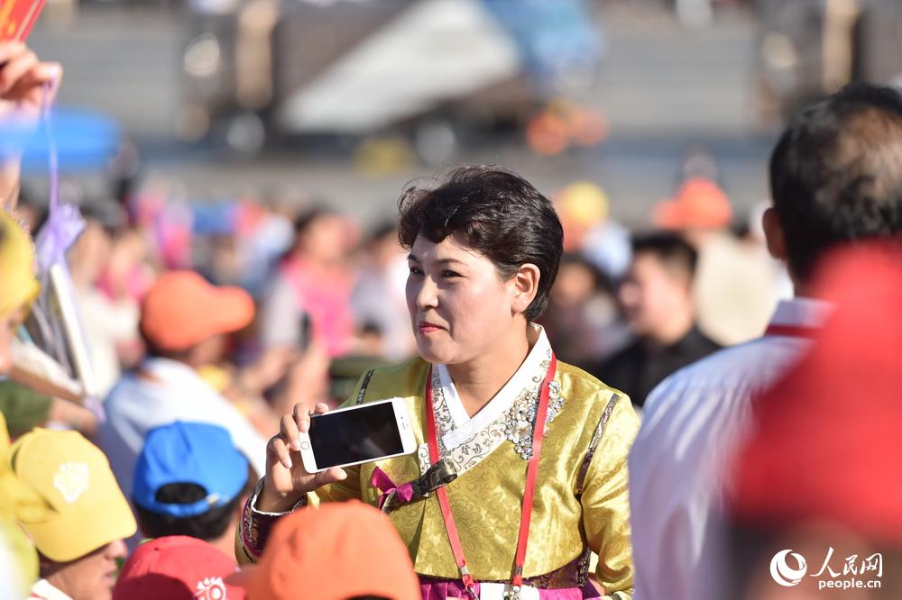 閱兵式倒計時 觀看閱兵群眾已抵達現場