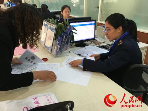  10��12�գ���ȫ��������������׼�������顱��ɽ��ʡ��̩�г��������գ����������������������ұ�׼��ʽ��������Ϥ����Щ���ұ�׼�У�����������ɽ��ʡ�ʼ����������̩�������������ǣͷ����ƶ�����ҵ�λ��ͬ������ɵġ�ͼΪ��̩������������ġ�����������ʢ����