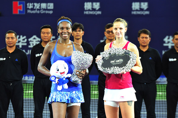 11��8�գ���������������˹�����ڰ佱��ʽ�ϡ����գ���2015���麣WTA������Ů��ְҵ������������Ӣ��Ů�������У�����ѡ�ִ�����ķ˹��2��0սʤ�ݿ�ѡ������˹���ޣ����ù�ڡ��»��������³��