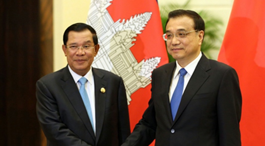 李克强会见柬埔寨首相洪森