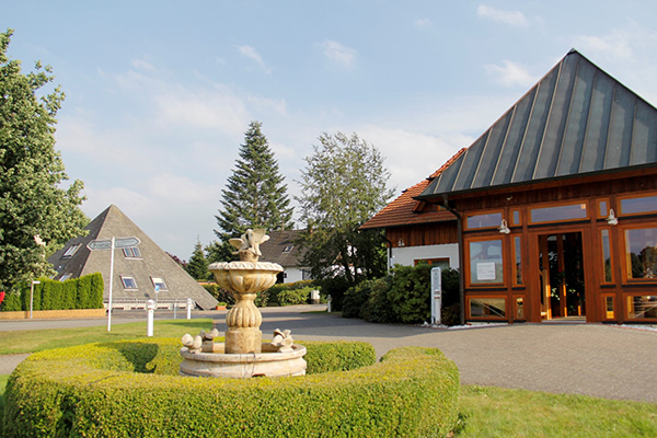 ŷ�����߶�ѧԺ����ѧ¥�������������ھ��׵ĺ��������롣ͼ�Ҳཨ��Ϊ����ҽ����ѧ˵��ƵĽ�������ѧ¥�� �������� ��ѩ�B��