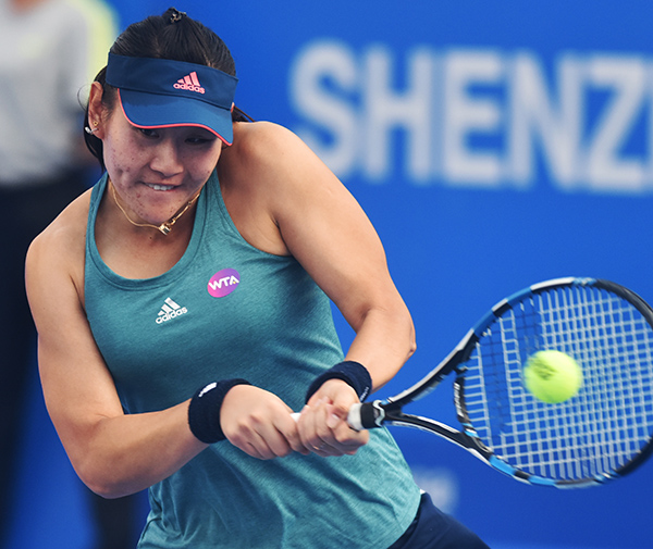 1��2�գ���ӨӨ�ڱ����л������գ���WTA�������򹫿������ֱ����У�����ѡ��A��������˹����2��1սʤ�й�ѡ�ֶ�ӨӨ�������ڶ��֡��»��������������