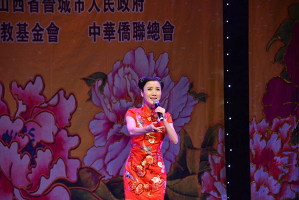 朱丹萍為觀眾演唱《十八相送》