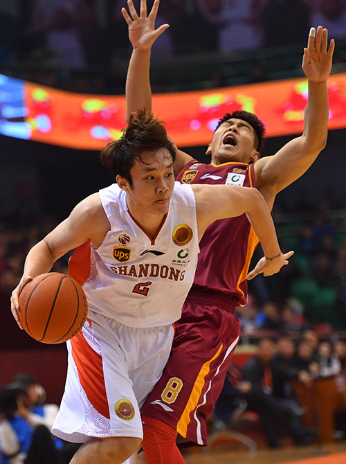 11��7�գ�ɽ�����ٶ���Ա�����꺽�����ڱ�����ͻ���㽭�������ж���Ա½�Ĳ��ķ��ء�   ���գ���2017��2018�����й���������ְҵ������CBA�������������ֱ����У�ɽ�����ٶ�������95��89սʤ�㽭�������жӡ�    �»����������� 
