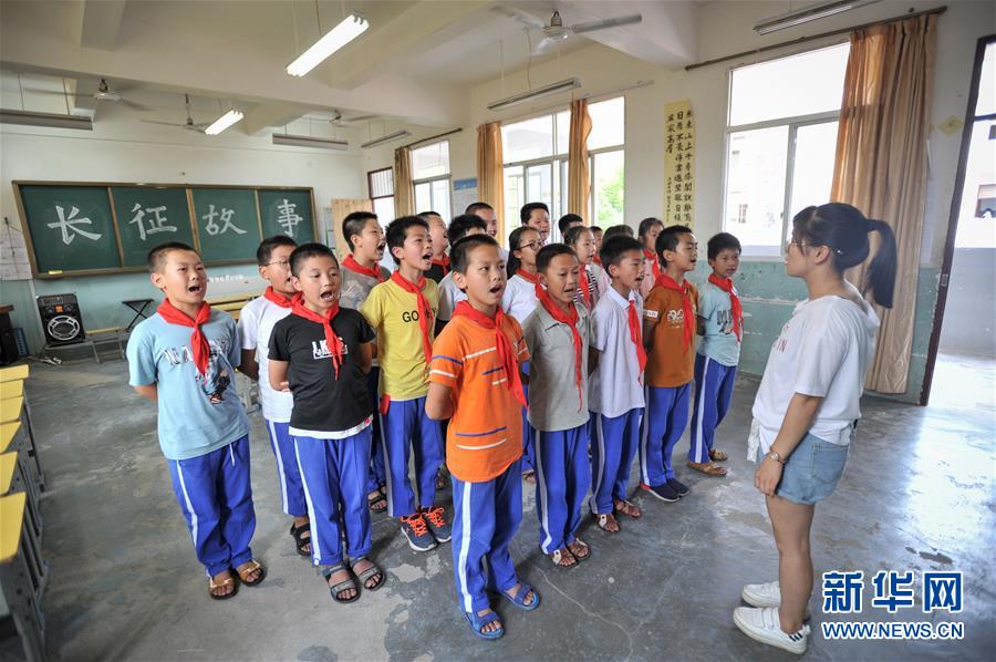 ��׳��70�ꡤ�ܶ���ʱ�������������߳���·����2����͡����ɽ�и�Сѧ����չ��ɫ���� ���к�ɫ����