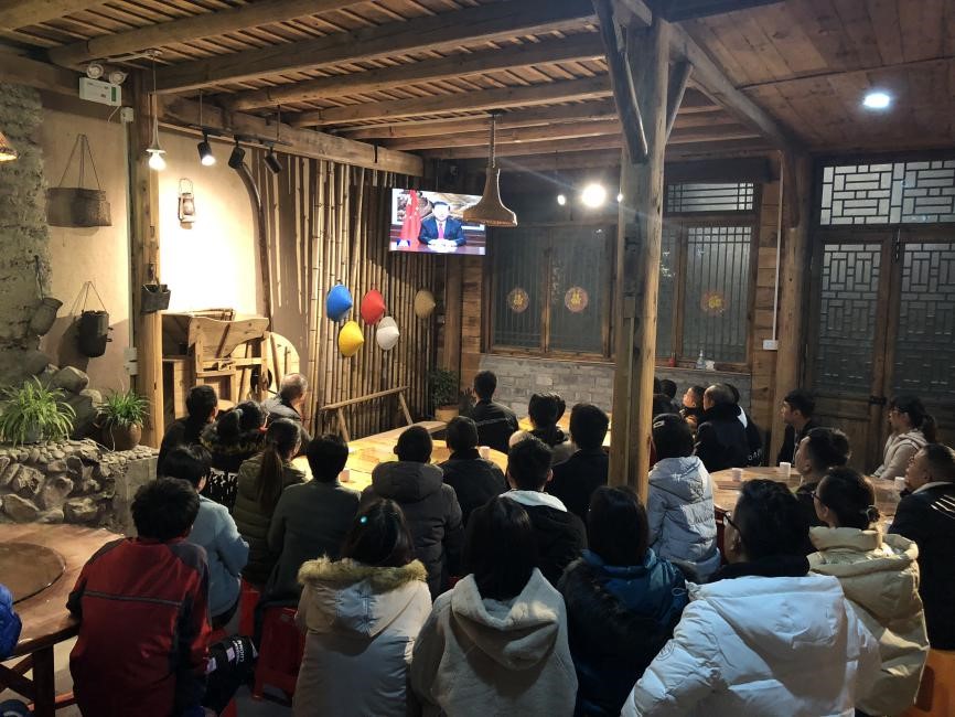 [网连中国]各地干部群众热议习近平主席新年贺词 “不负韶华”刷爆朋友圈