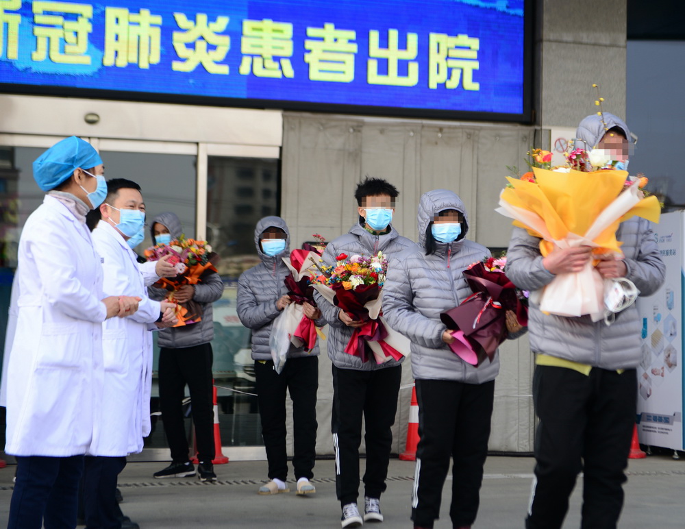 1��14�գ��ںӱ�ʡ�ؿ�ҽԺ��ҽ��Ϊ������Ժ���¹ڷ��׻������ϻ�����