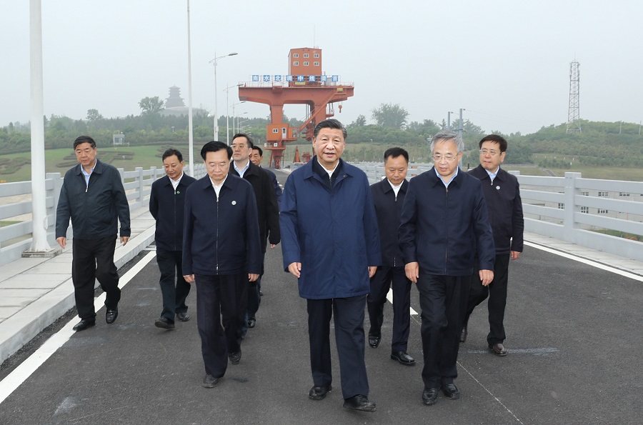 习近平在南阳市淅川县考察南水北调工程