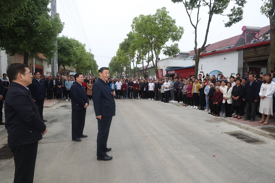 习近平在南阳市淅川县考查南水北调工程