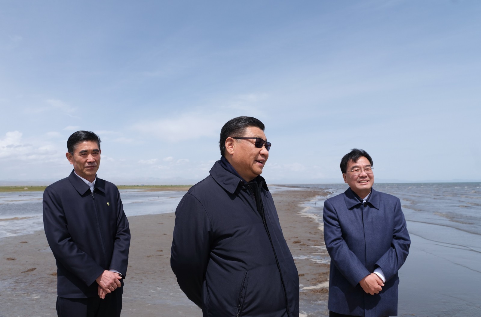 习近平在海北州刚察县考察调研