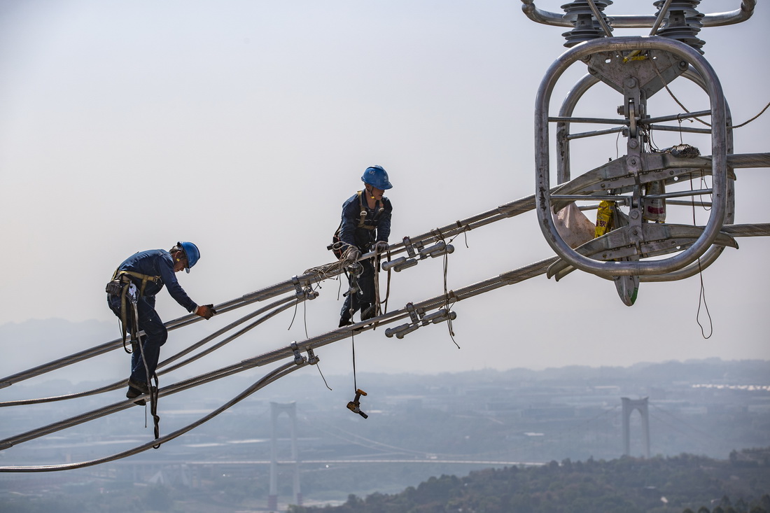 “西電東送”大動脈 特高壓白浙線在渝順利跨越長江