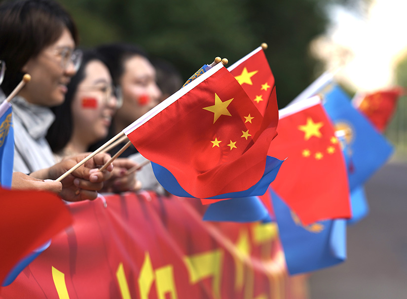 习近平主席抵达阿斯塔纳受到热烈欢迎