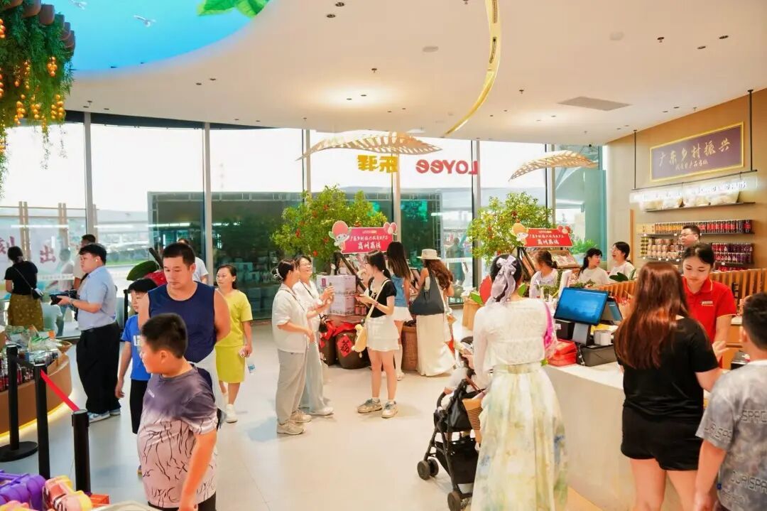 柏桥服务区乡村振兴专柜。