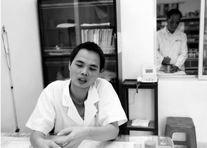 粤:让农民小病不出村 每村村医将每年补助万元