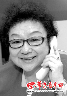 开国元勋子女一行接听读者热线 和西安市民说