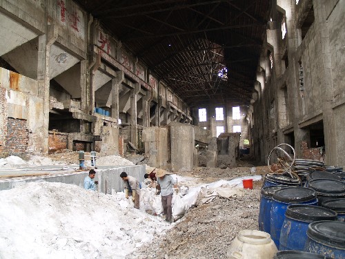 当地官员谈岳阳污染事件:在政策边缘打擦边球