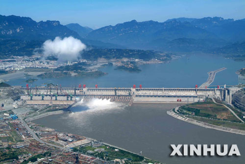 三峡大坝美如画