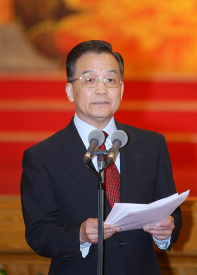 2月16日,中共中央、國務院在北京人民大會堂舉行2007年春節團拜會。這是中共中央政治局常委、國務院總理溫家寶在團拜會上講話。新華社記者鞠鵬攝