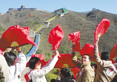 我国全面推行社区志愿者注册制度--时政--人民