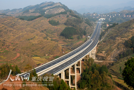 通车前,忠垫高速公路一瞥(12月2日). 摄影:张长明