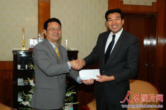 组图:在巴基斯坦的中国人心系地震灾区