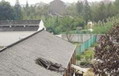 吊车斗车砸进教养室