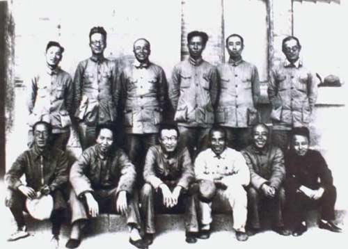 毛澤東等中央主要領導人在延安合影(1938)