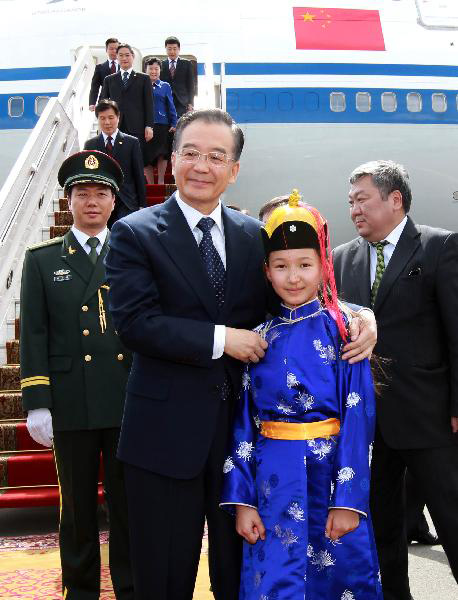 温家宝抵达乌兰巴托开始对蒙古国进行正式访问--时政--人民网