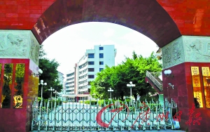 武江区政府大院，邬学新在工作了十年的地方纵身跳下