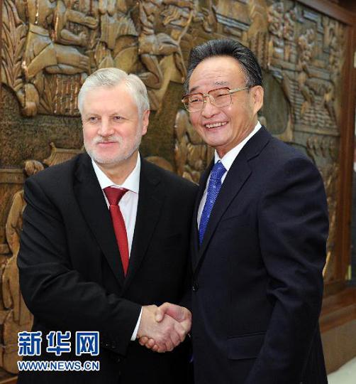 吴邦国与俄罗斯联邦委员会主席举行会谈时政人民网