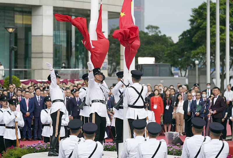 △2023年7月1日，香港特別行政區政府在金紫荊廣場舉行升旗儀式，慶祝香港回歸祖國26周年。