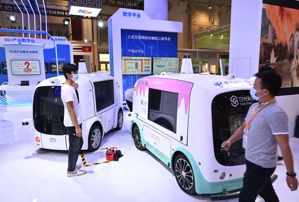中國制造的智能汽車模型在2021金磚國家新工業革命展現場展出（2021年9月9日攝）。新華社記者 林善傳 攝