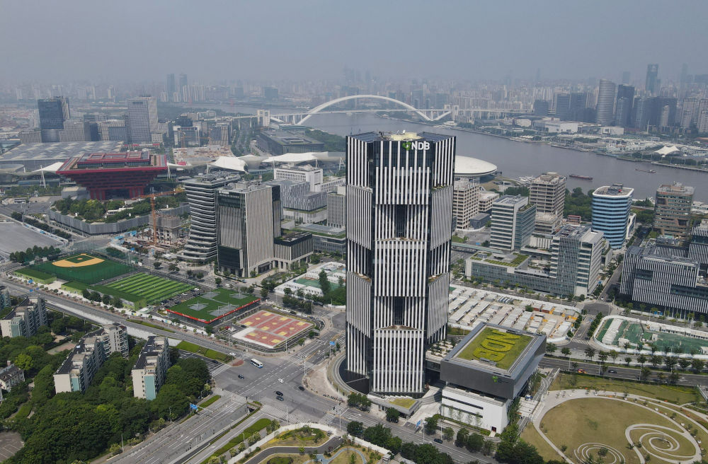 位於上海浦東新區世博園區的金磚國家新開發銀行總部大樓（2022年6月17日攝，無人機照片）。新華社記者 方喆 攝