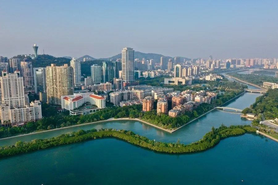 筼筜湖周邊城市景觀。新華社記者 姜克紅 攝