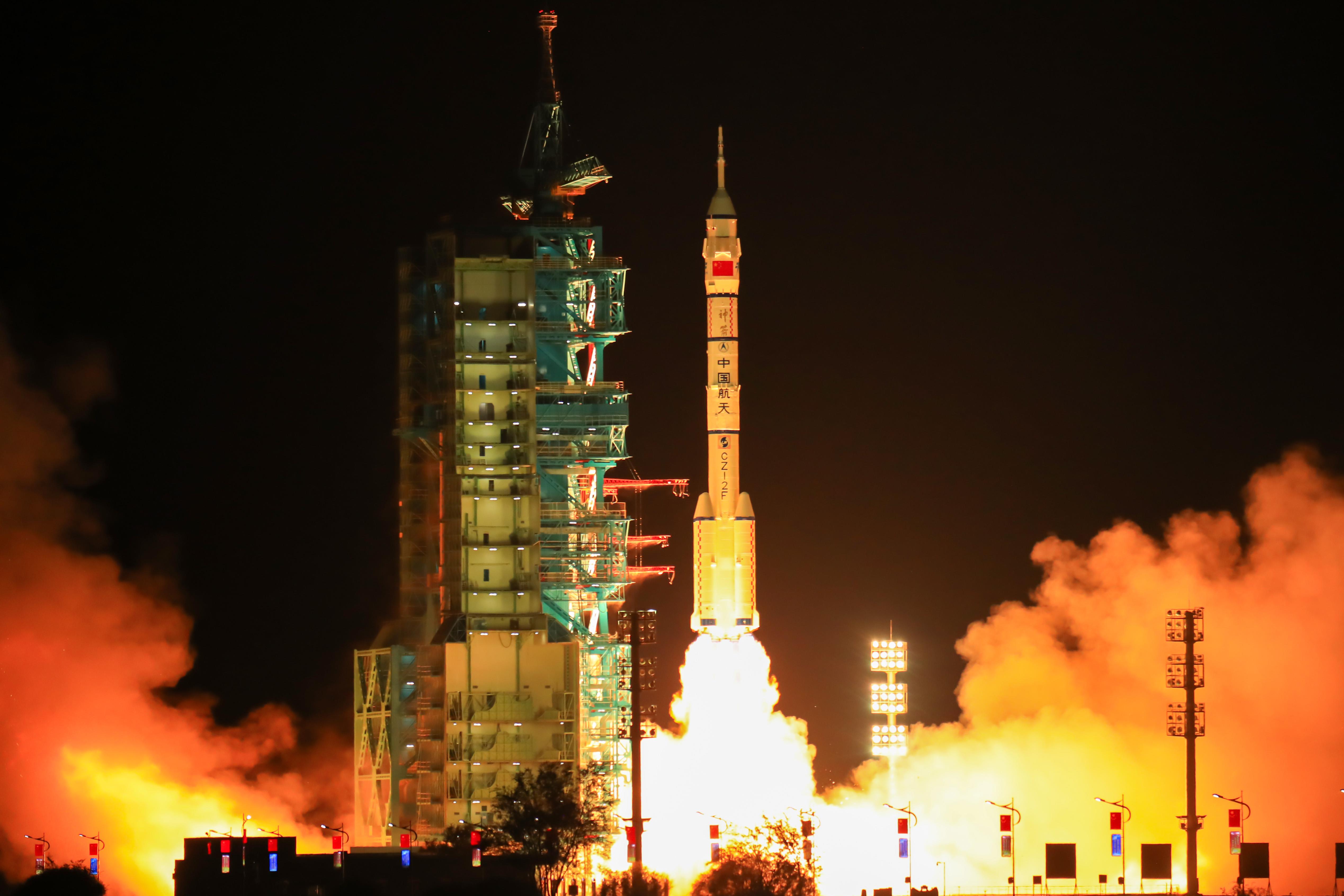 △ 2024年10月30日，搭载神舟十九号载人飞船的长征二号F遥十九运载火箭在酒泉卫星发射中心点火发射。