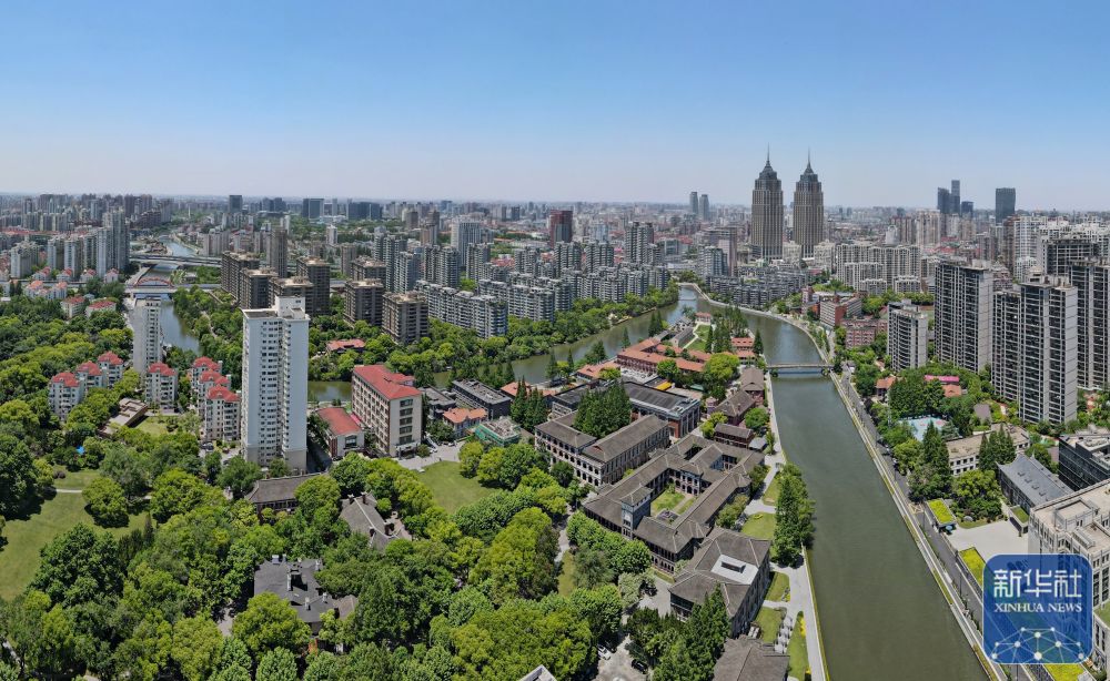 蘇州河華東政法大學段的歷史建筑群（無人機照片，2023年3月3日攝）。
