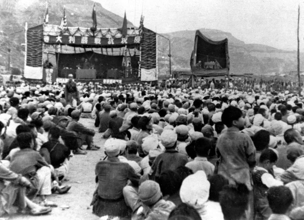 1945年，延安軍民集會慶祝抗戰勝利。