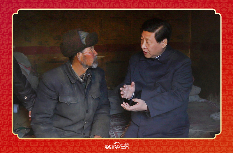 2013年2月3日，習近平總書記和甘肅省定西市渭源縣元古堆村八旬老黨員馬崗親切交談，了解當地生產生活情況。